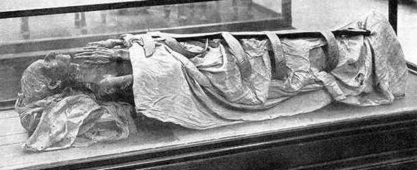 Mummy of Yuya, enclosed in gilded cartonnage framework.