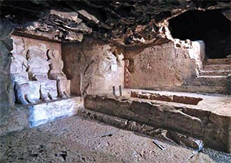 black shrine in tomb TT11